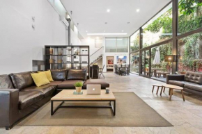 Huge duplex with private garden next to Las Ramblas